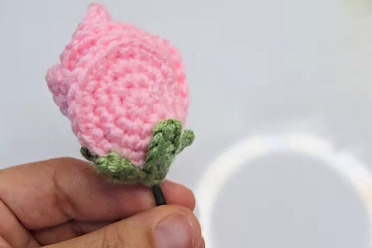 Crochet Rosebud: An Easy Free Pattern From 6 Small Circles
