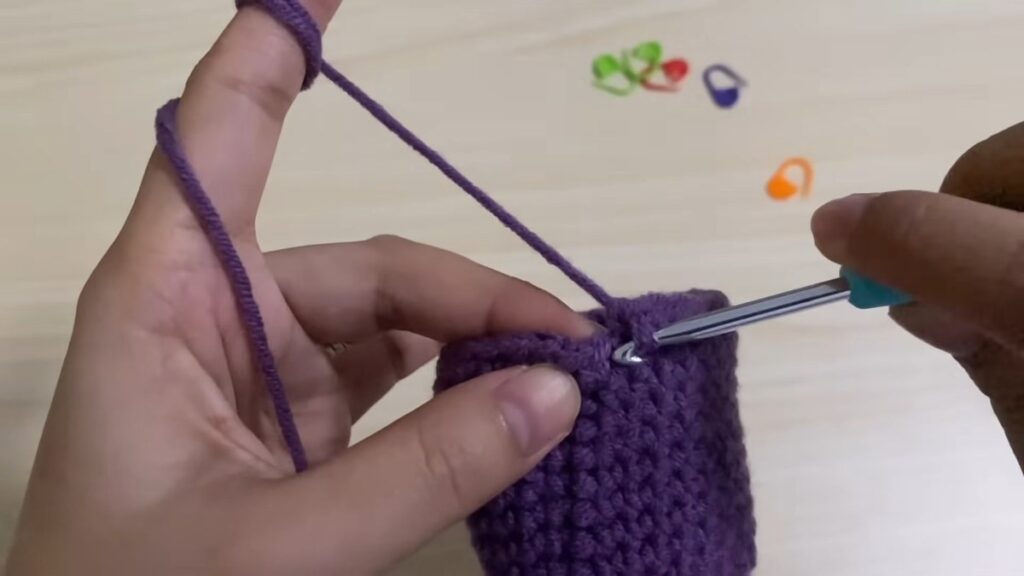 the last round of the cup in a free crochet tulip pattern